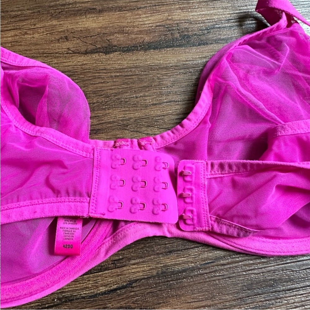 42DD Skims Fuschia Ultra Fine Mesh
RARE Bra EUC - Picture 9 of 9